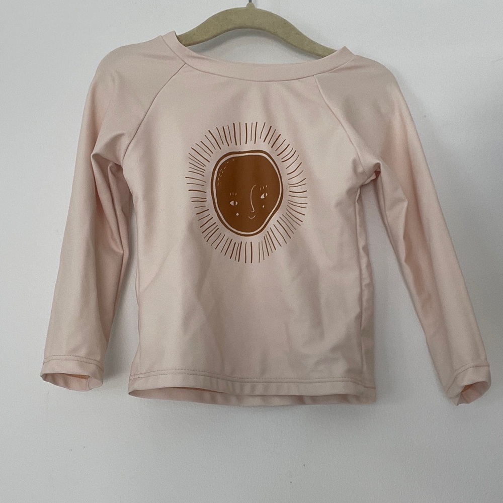 Kids Cream Swim Long Sleeve Rash guard Shirt with Sun Design Size 2T
